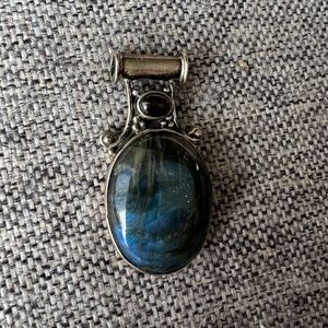 Gorgeous Sterling silver labradorite pendant